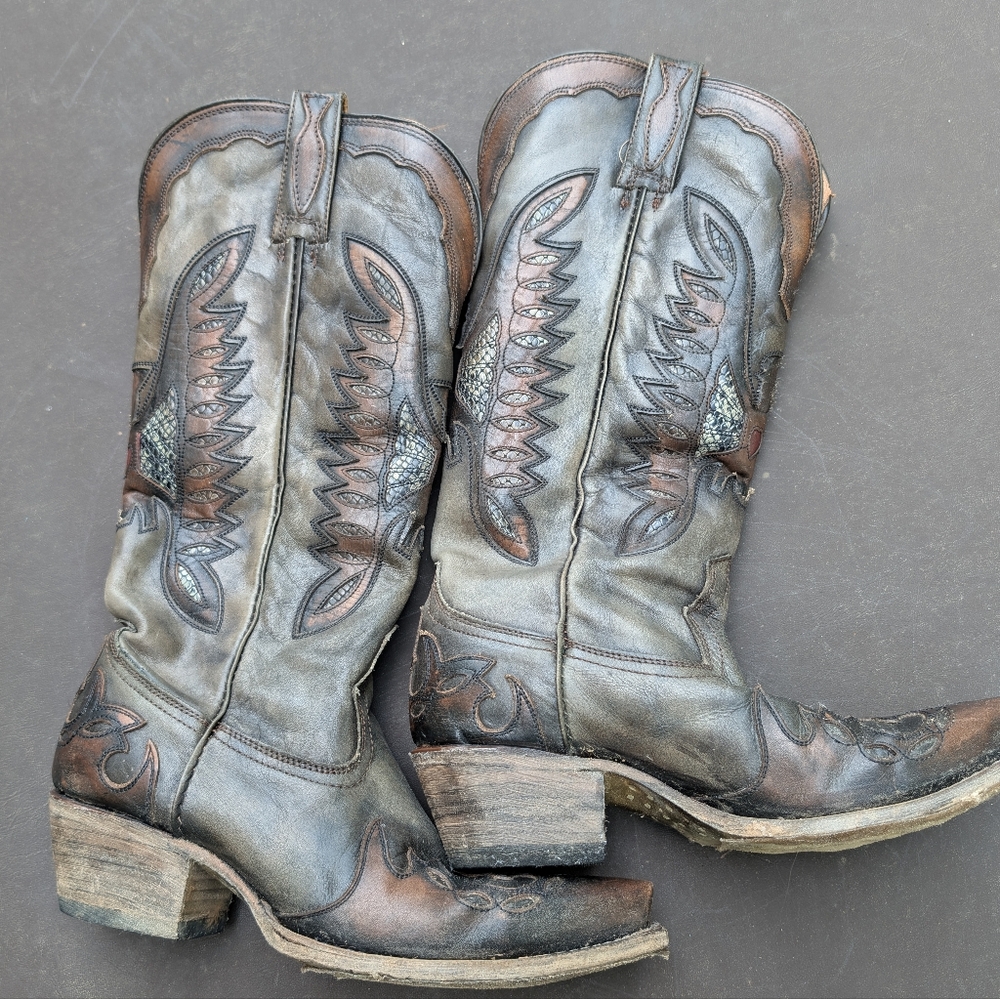 Freebird Willie, Olive size 8 with box